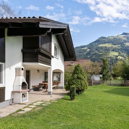 Spacious Chalet In Maishofen Near Forest Exterior foto